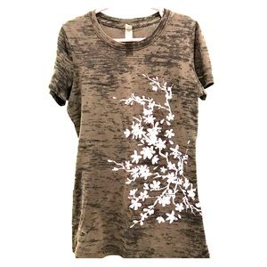 LAST CHANCE 10/13🔸 Cherry Blossom Fitted T-shirt